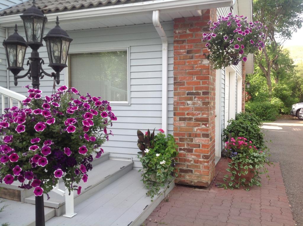 Mcdougall Lane Bed & Breakfast Drumheller Exterior photo
