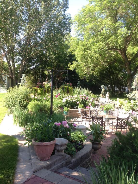 Mcdougall Lane Bed & Breakfast Drumheller Exterior photo