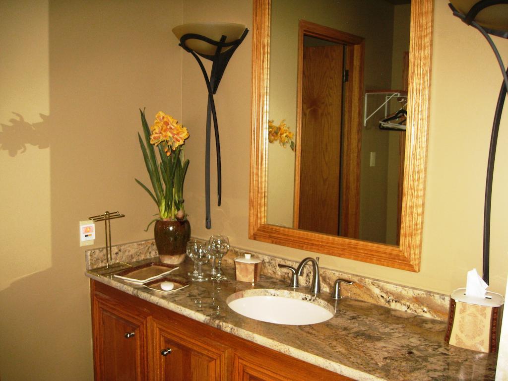 Mcdougall Lane Bed & Breakfast Drumheller Exterior photo