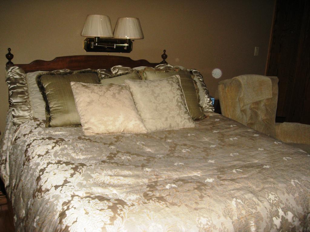 Mcdougall Lane Bed & Breakfast Drumheller Exterior photo